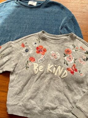 Old Navy Kids 7/8 Floral "Be Kind" Sweatshirt - blue lightweight sweater